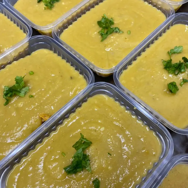 CREME DE INHAME COM FRANGO DESFIADO