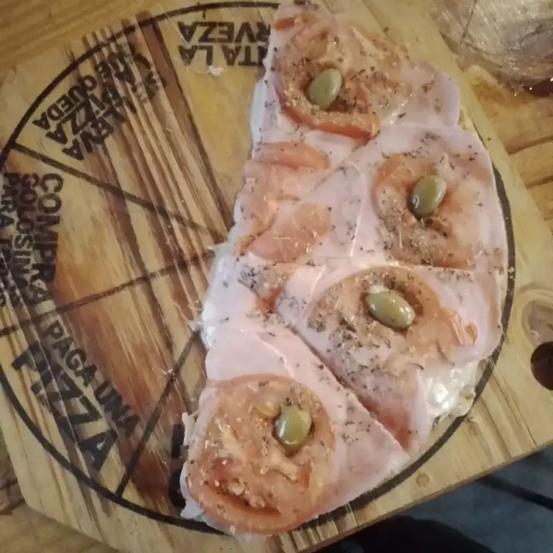 Media (1/2) Pizza napolitana/jamón