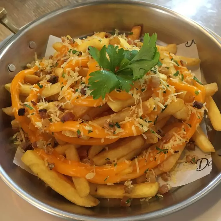 BATATA COM CHEDDAR E BACON