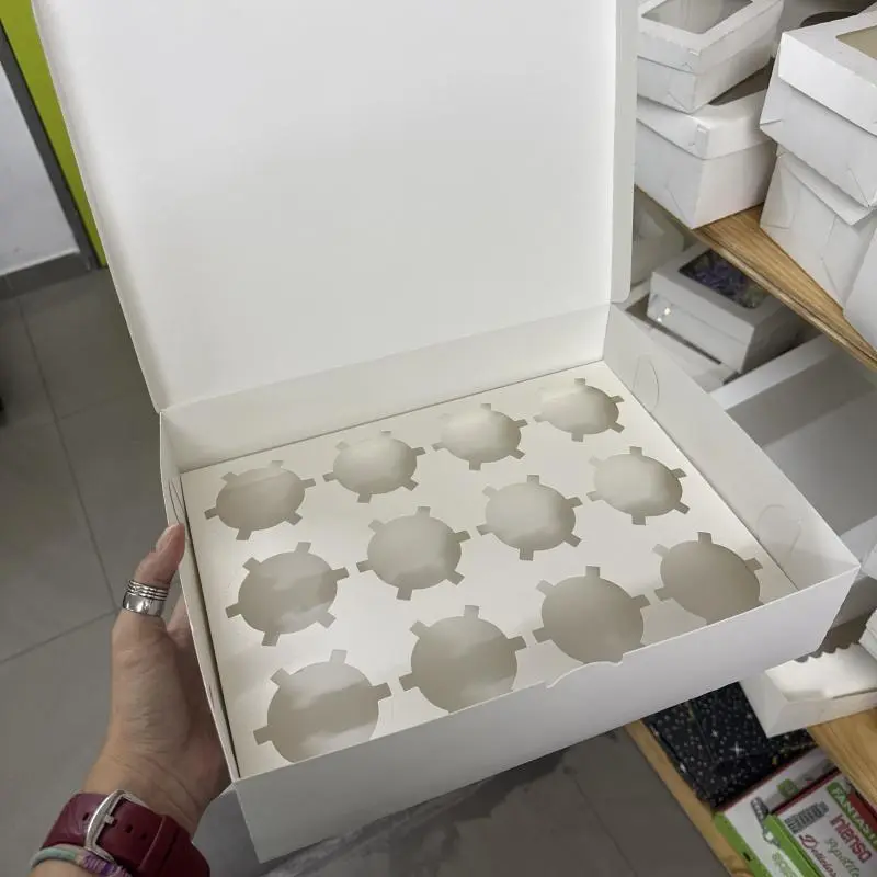 Caja 12 Cupcakes Blanca Unicolor