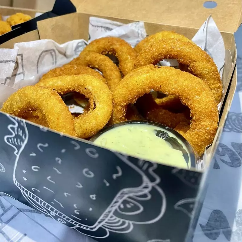 Porção de Anéis de Cebola empanados