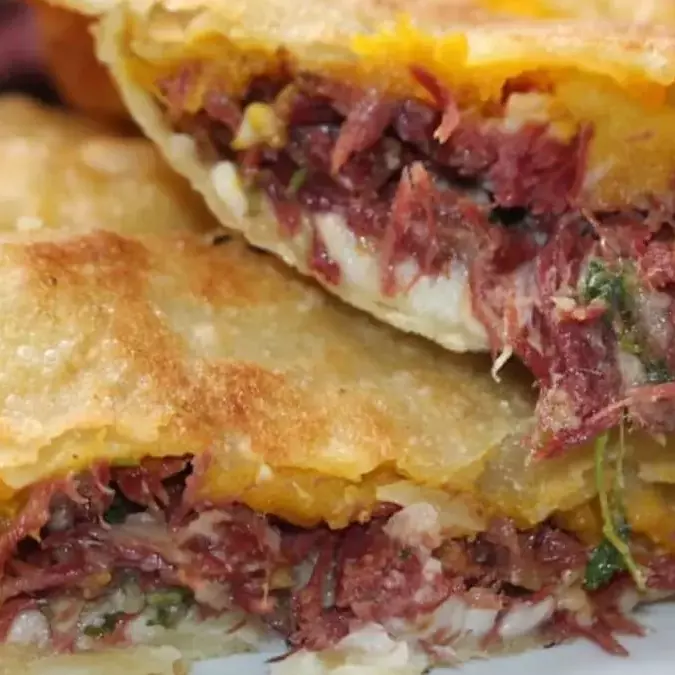 Carne Seca, Queijo, Tomate, Cebola R