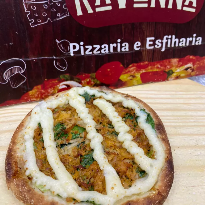 ESFIHA ESCAROLA C/ PERNIL E CATUPIRY