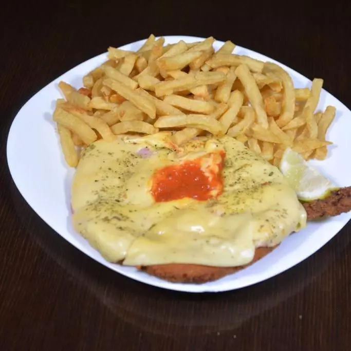 Suprema Napolita con Papas Fritas