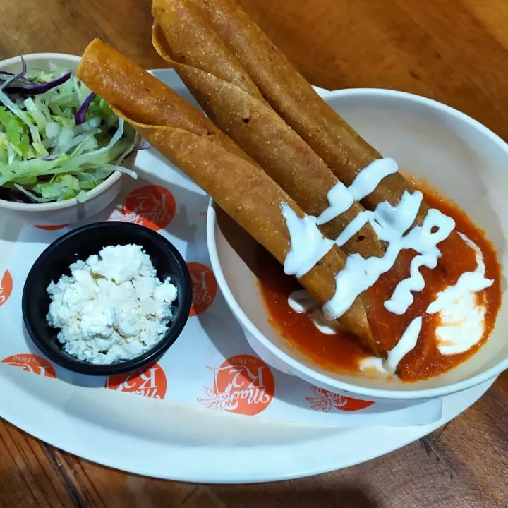 Flautas de pollo