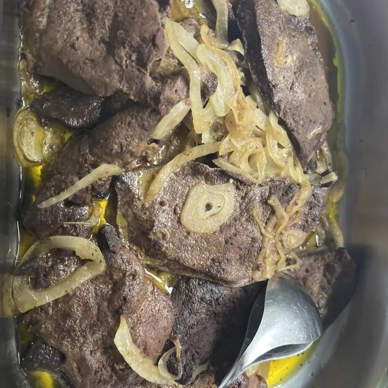 Iscas de Fígado Acebolado