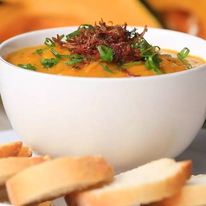 Caldo de mandioca com carne seca