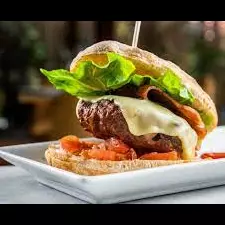 Carne madurada con pan brioche