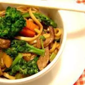 Yakisoba de Frango com bacon 750g