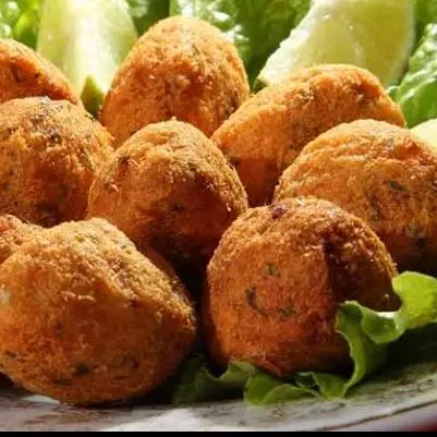 BOLINHOS DE BACALHAU