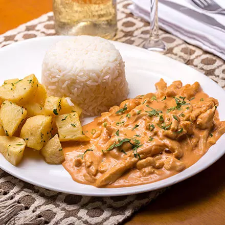 Strogonoff com Batata Palha