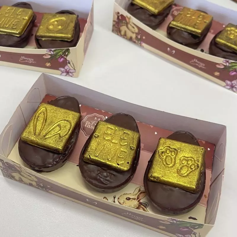 Caixa com 03 mini ovos