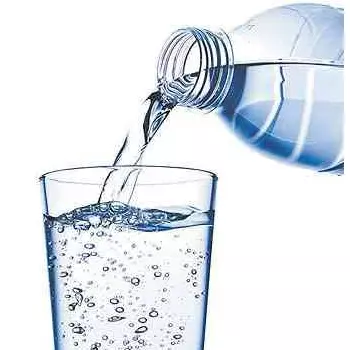 Água mineral com gas