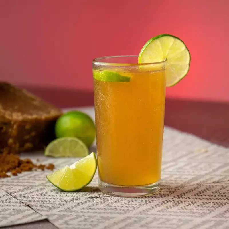 Guárapo de panela con limón