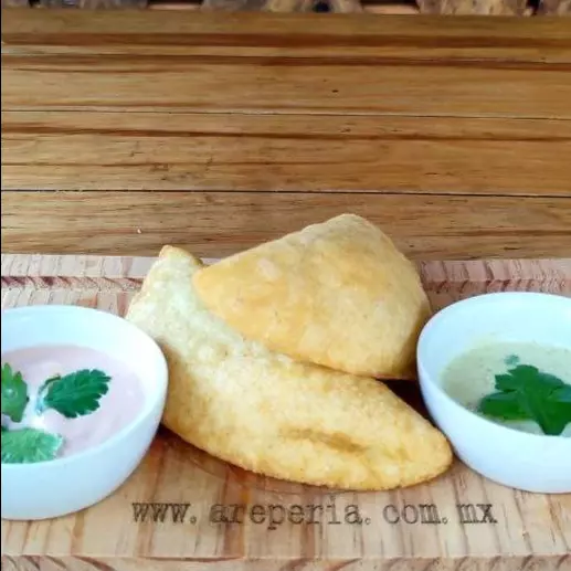 EMPANADA DE CARNE MECHADA