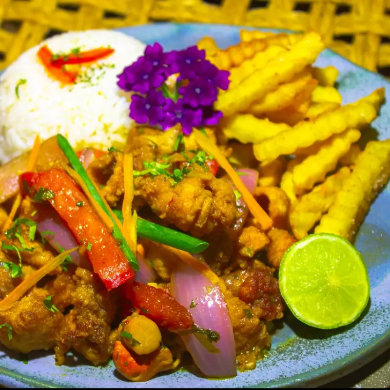 Saltado de Pescado, conchas y lango