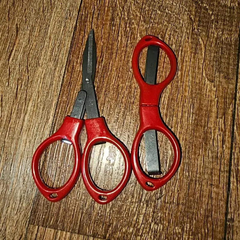 Tesoura Vermelha Plástico Dobrável