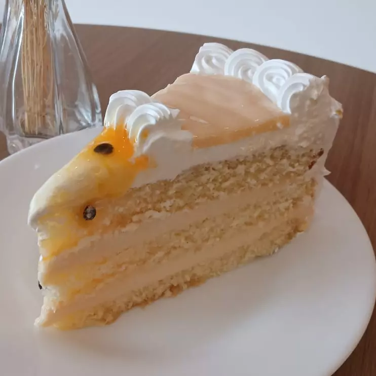 Fatia de Bolo Mousse de Maracujá