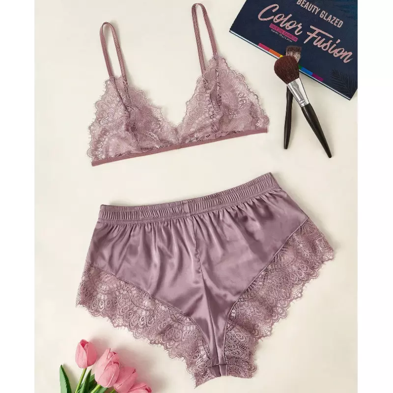 Pijama encaje floral y shorts