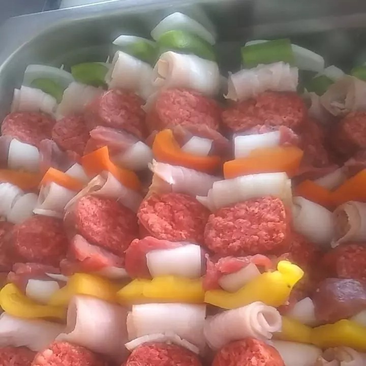 Brochetas de res