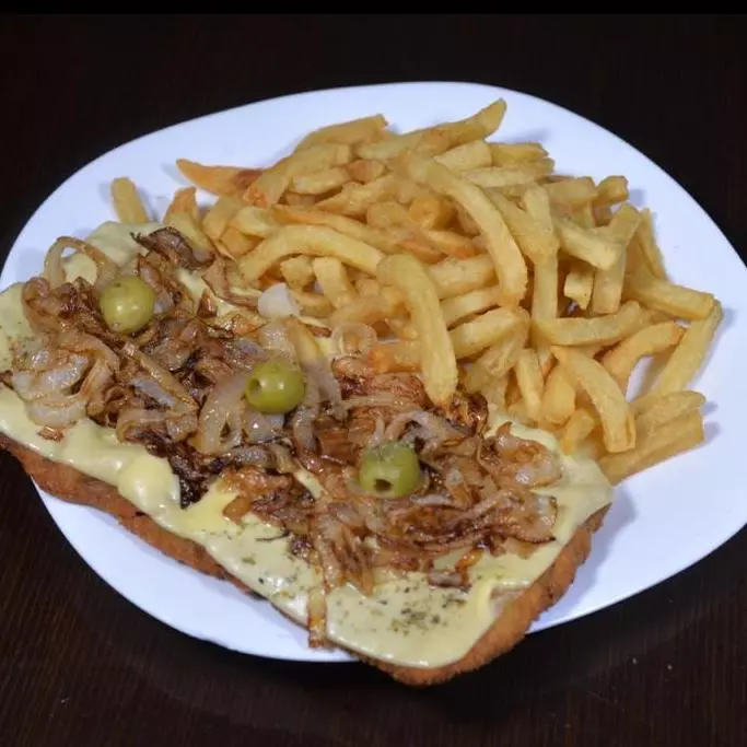 Milanesa a la Fugazzeta con Papas Fritas
