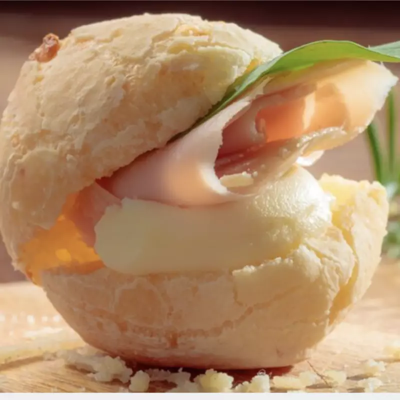 Pão de queijo recheado