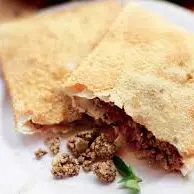 pastel de carne, catupiry e cheddar