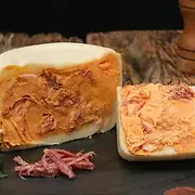queijo cheddar e carne seca