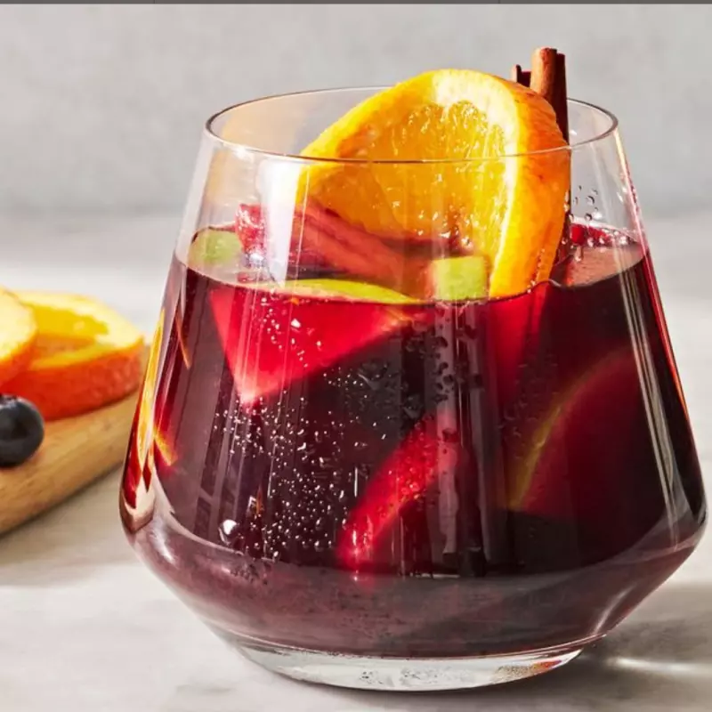 Tinto de verano or sangria copa