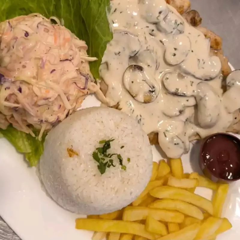 Cerdo en salsa de champiñones