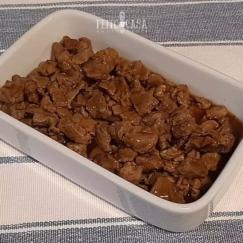 Cubinhos de mignon ao molho ferrugem