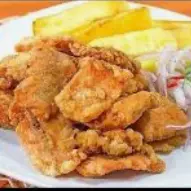 Chicharrón de pescado con papas dora