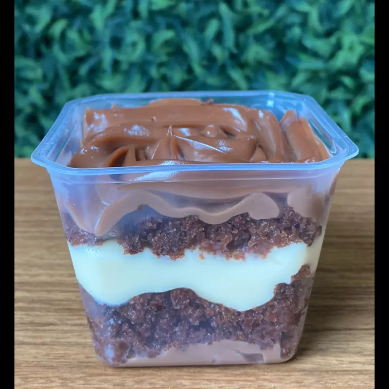 Bolo no pote dois amores