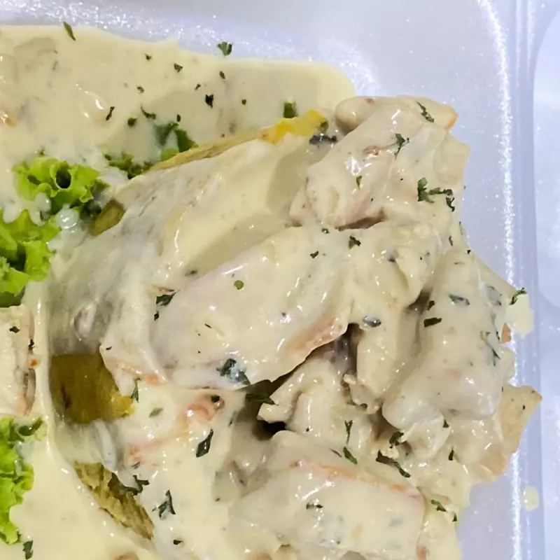 Mofongo de pechuga en salsa bechamel