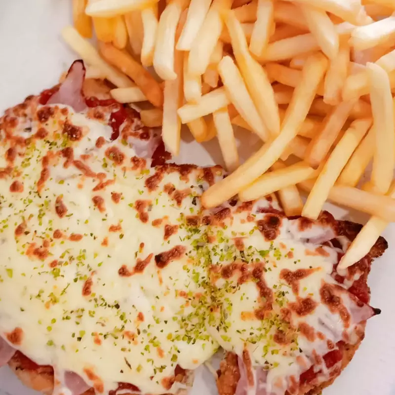 Matambre a la Pizza con Papas Fritas