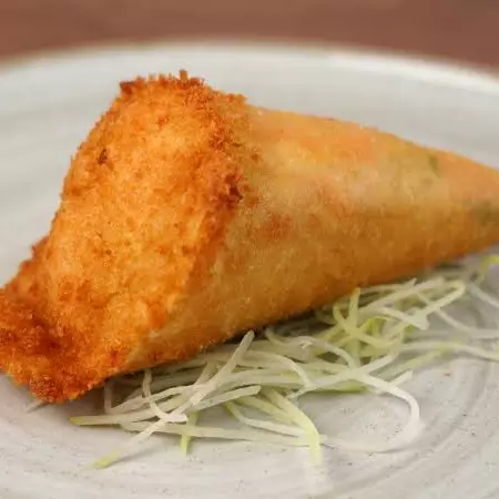 Temaki hot massa harumaki cru