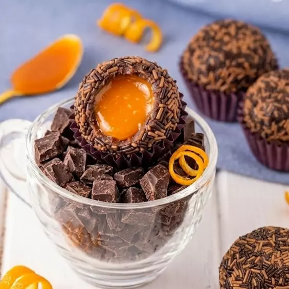 Meio amargo recheado ganache laranja