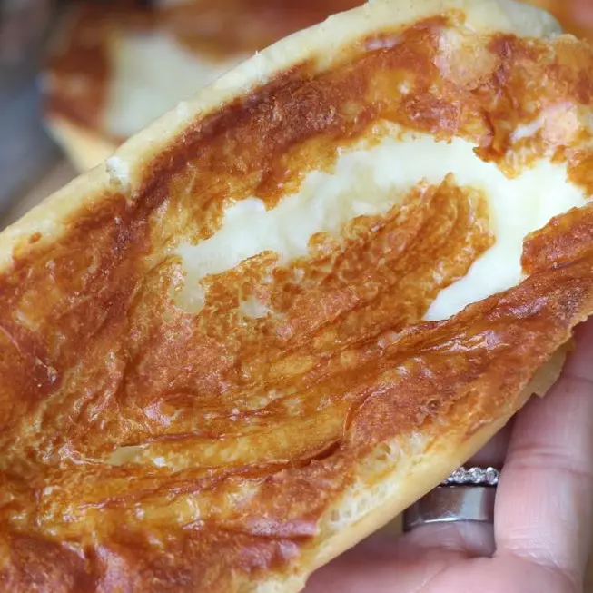 PÃO NA CHAPA COM REQUEIJÃO