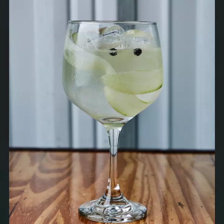 GIN & TONIC HENDRICKS