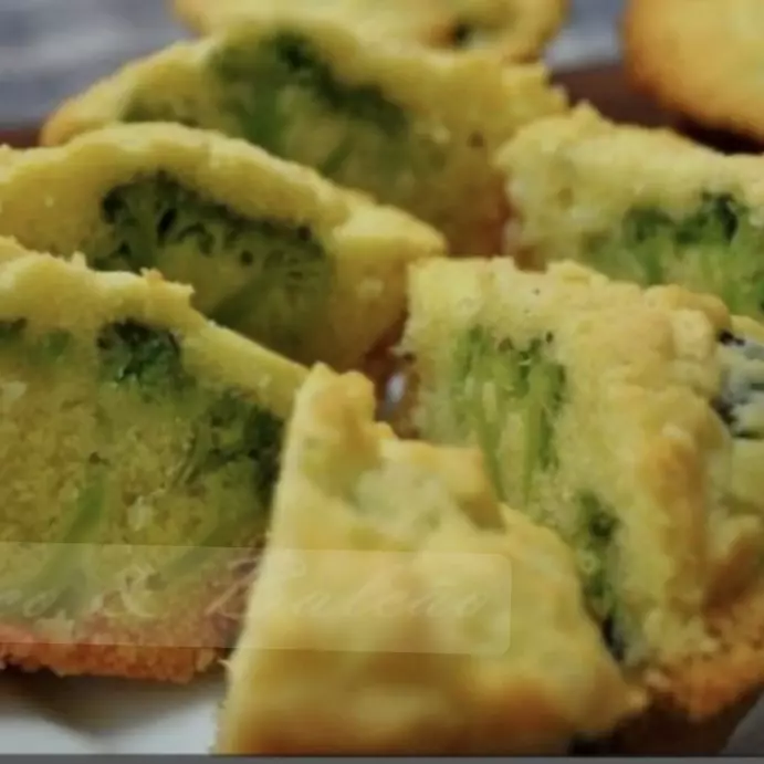 bolinho de brócolis a dorê  Kg