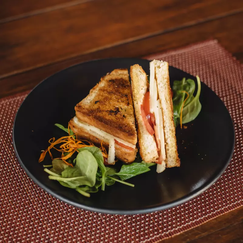 Tostado de tomate y queso