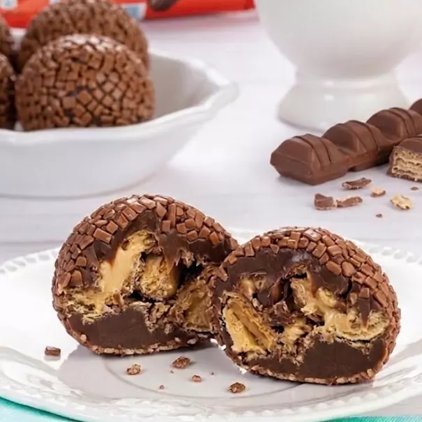 Brigadeiro Recheado Kinder Bueno