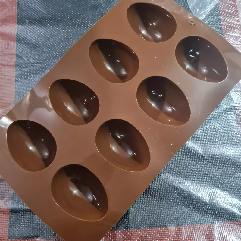 Molde silicona huevo mediano