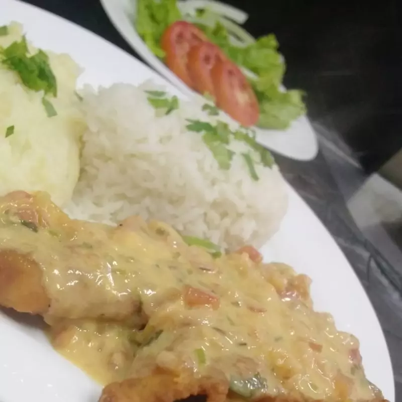 Tilapia ao Molho de Camarão PF