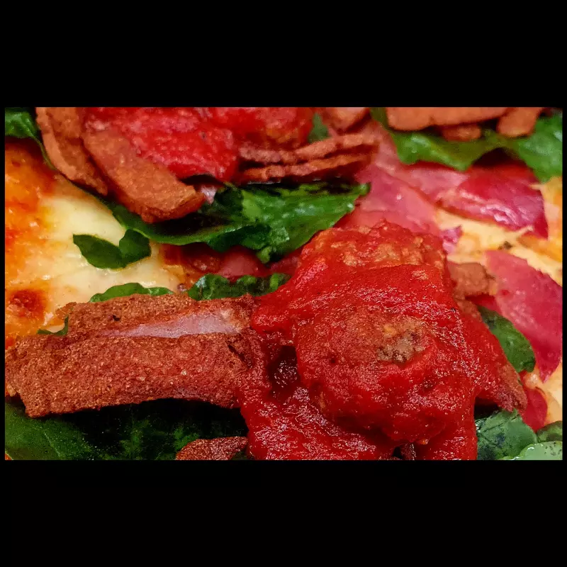2 Pizzas Super Carnes según Luca