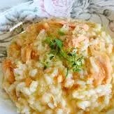 Risoto de parmesão e lascas de salm