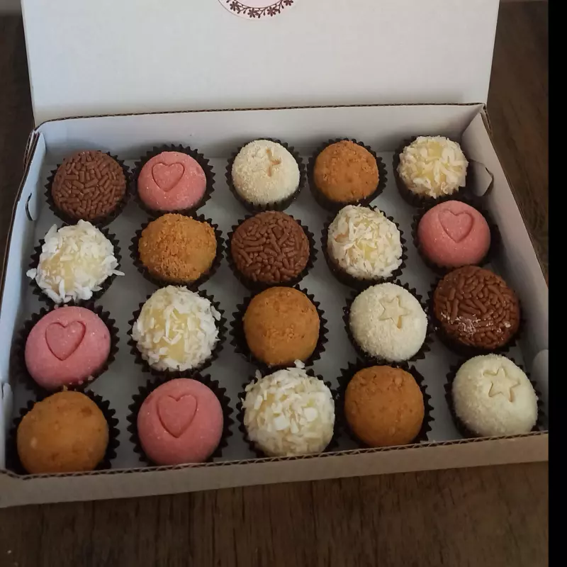 Caixa com 20 brigadeiros