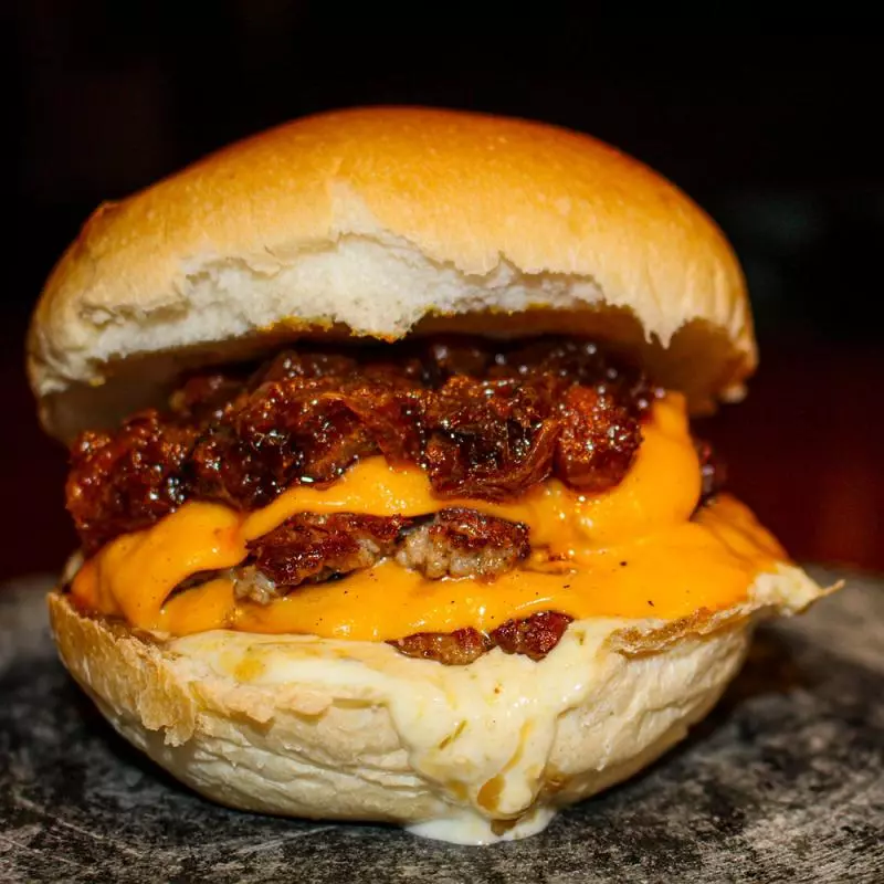 x2 burguer cheddar alho crocante