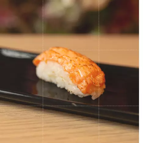 NIGIRI SALMÃO MAÇARICADO