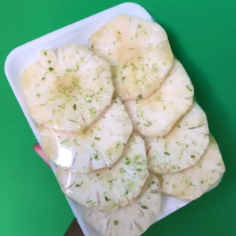 Abacaxi com raspas de limão